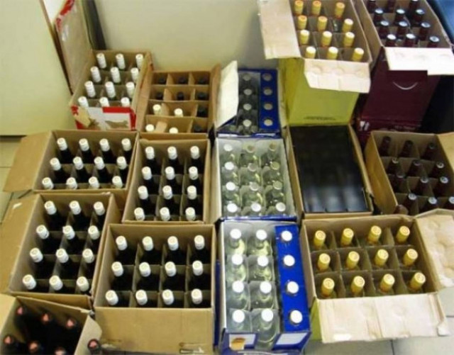 Θεσσαλονίκη: Κατασχέθηκαν σχεδόν 2.000 φιάλες με λαθραία ποτά