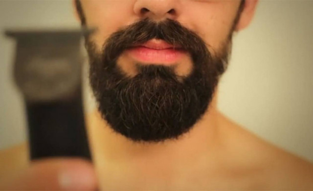 Η γυναίκα του τον ανάγκασε να ξυριστεί κι αυτός... (Vid)