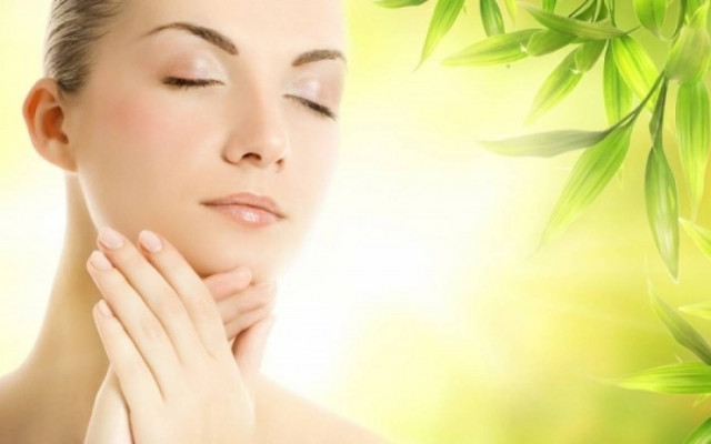 Πώς θα αποκτήσετε πιο λαμπερή επιδερμίδα