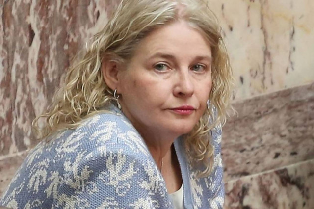 Χαμός στο καφενείο της Βουλής! «Άντε στο δι@ολο ρε π@λιοπο@στη»!