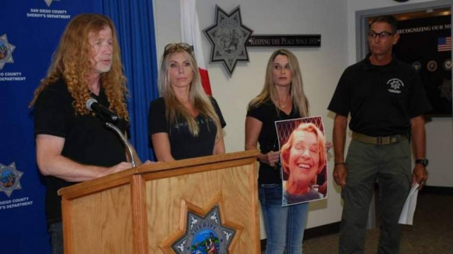 Τραγουδιστής πασίγνωστου συγκροτήματος ψάχνει τη μητέρα του