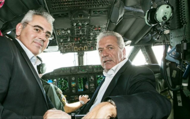 Selfie... στο πιλοτήριο για Αβραμόπουλο - Μάξιμο