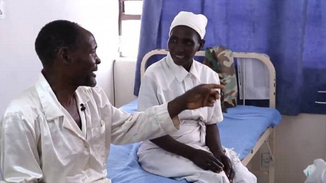 Συγκλονιστικό: Τυφλός βλέπει για πρώτη φορά τον εγγονό του (βίντεο)