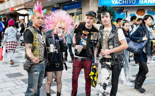 Απίστευτη μεταμόρφωση μιας punk κοπέλας (Video)