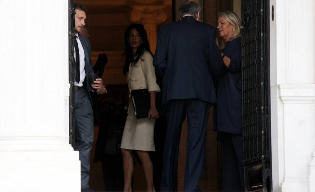 Στο μουσείο της Ακρόπολης η Αμάλ Αλαμουντίν (vid)