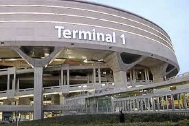 Γαλλία και Τσεχία ξεκινούν ελέγχους για Έμπολα στα αεροδρόμια