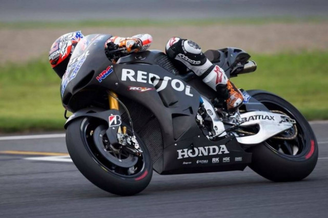 C.Stoner: Δώρο γενεθλίων ή μήπως επιστροφή;