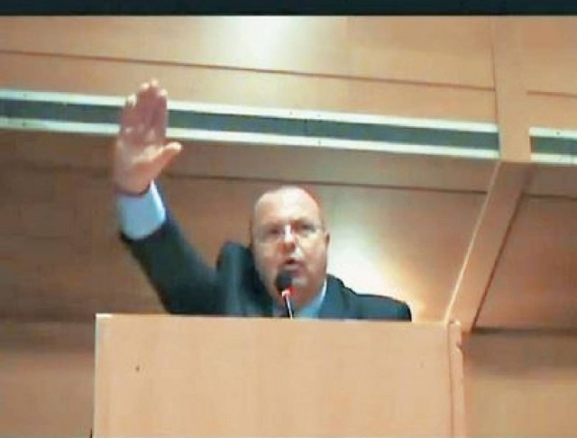 Έκαψαν το Ι.Χ του... ψυχιάτρου της Χρυσής Αυγής