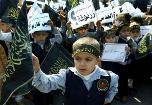 Γερμανίδα πήγε τον 8χρονο γιο της να πολεμήσει με τους τζιχαντιστές!