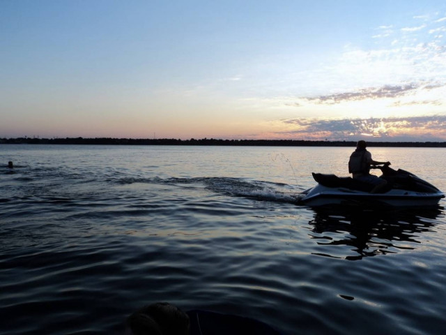 Ελευσίνα: Κινδύνευσε χειριστής jet ski στον Ασπρόπυργο