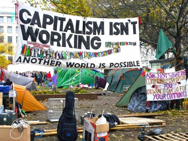 Στους δρόμους οι Βρετανοί αξιώνοντας αυξήσεις μισθών (vid+pics)