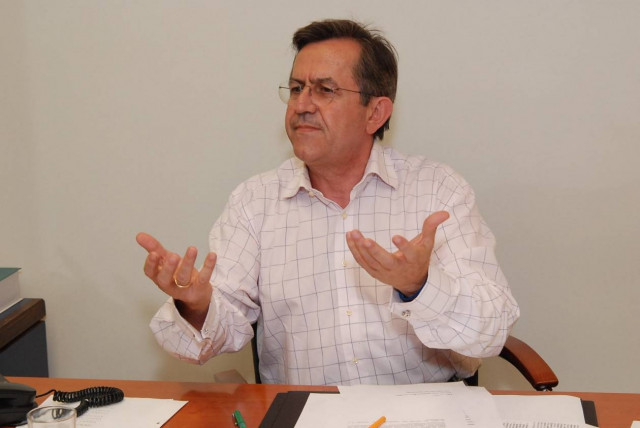 Νικολόπουλος: Ο Σαμαράς είναι γυμνός