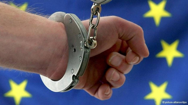 Die Welt: Η ευρωκρίση μοιάζει με ενεργό ηφαίστειο