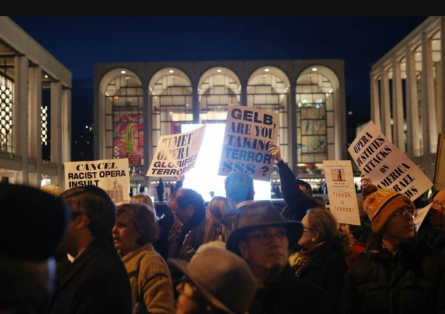 Διαδήλωση με αναπηρικά αμαξίδια κατά όπερας στη Νέα Υόρκη