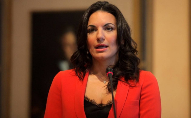 Το σακάκι και το μπουστάκι της Κεφαλογιάννη!