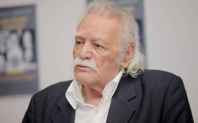 Πυρά Γλέζου κατά του Γιούνκερ