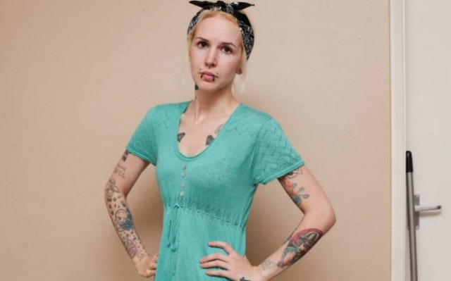 Έδιωξαν δασκάλα από σχολείο λόγω τατουάζ