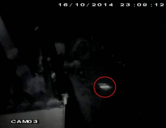 Νεράιδα (;) προσπάθησε να εισβάλει στο σπίτι Βρετανίδας! (vid+pics)