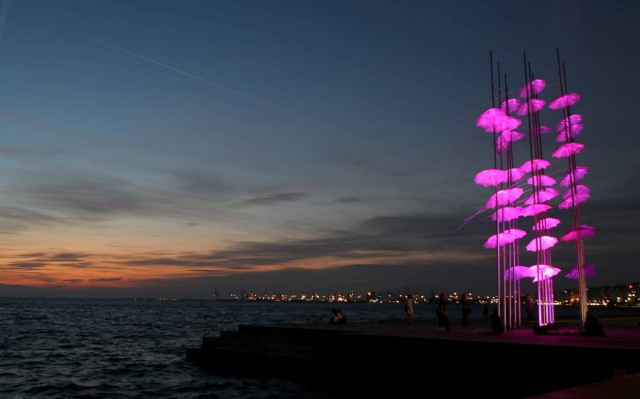 Οι ομπρέλες της Θεσσαλονίκης πήραν... χρώμα