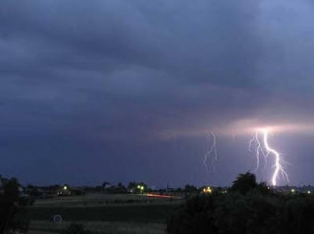 Κομοτηνή: Ένας τραυματίας και ζημιές σε σπιτια από ανεμοστρόβιλο