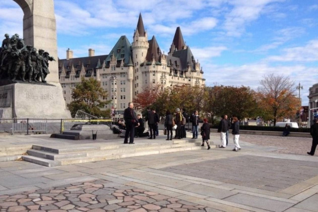 Οτάβα: Σύλληψη αγνώστου στο Μνημείο των Πεσόντων (vid)