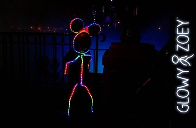 Αυτό το 3χρονο κοριτσάκι έχει την πιο απλή και έξυπνη στολή με LED (Video)