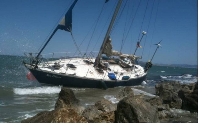 Σύμη: Ο διακινητής έριξε στα βράχια ιστιοφόρο με 61 λαθρομετανάστες