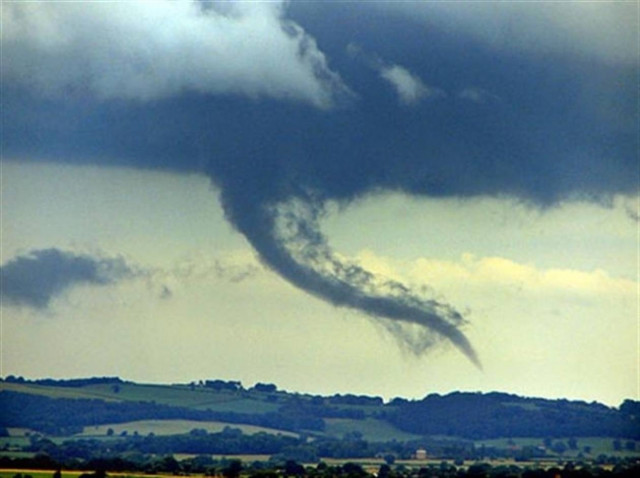 Ζάκυνθος: Ανεμοστρόβιλος έπληξε την περιοχή του Καλαμακίου