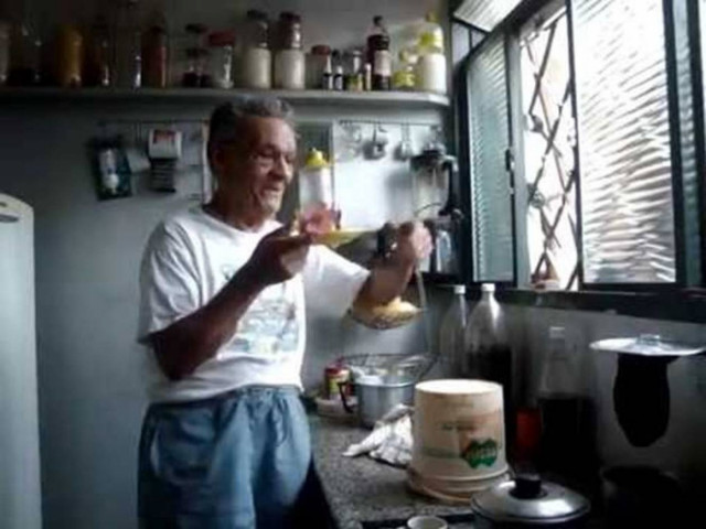 Ένας ηλικιωμένος και ο μικρός του φίλος (Video)