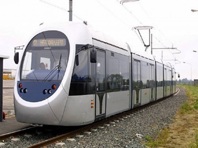 ΤΩΡΑ: Τραμ παρέσυρε ηλικιωμένη στη Μαρίνα Φλοίσβου