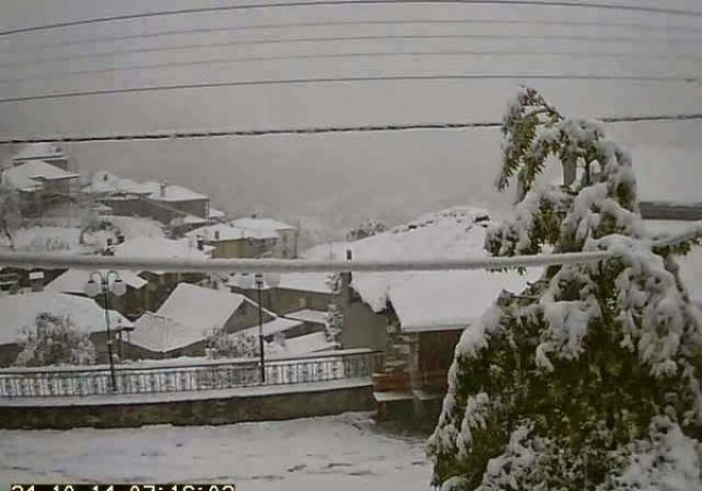 Το… έστρωσε στα ορεινά της Ηπείρου – Φωτογραφίες από τα πρώτα χιόνια