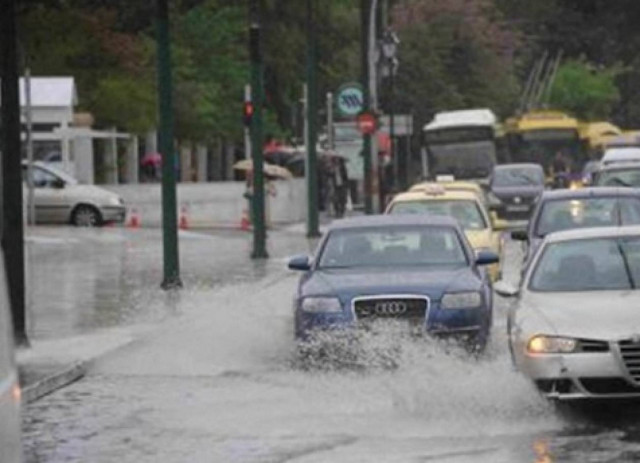 Κυκλοφοριακό «έμφραγμα» στους δρόμους της Αθήνας λόγω κακοκαιρίας