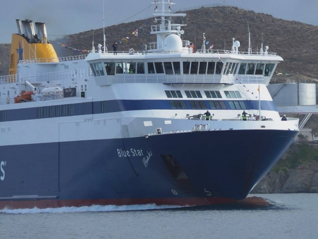 Σύρος: Συγκίνηση στο τελευταίο δρομολόγιο του Blue Star Ιθάκη (pics&vid)
