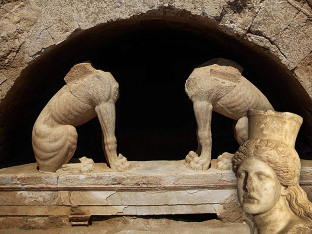 Αμφίπολη: Οι σφίγγες αποκτούν ξανά τα χαμένα τους φτερά (pics)