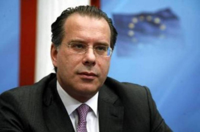 Κουμουτσάκος: Η Δούρου πέταξε τα επαναστατικά της γάντια