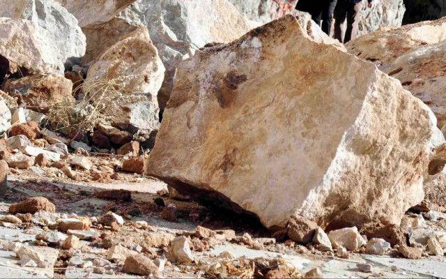 Ξάνθη: Ο δρόμος «κόπηκε» στα δύο λόγω κακοκαιρίας