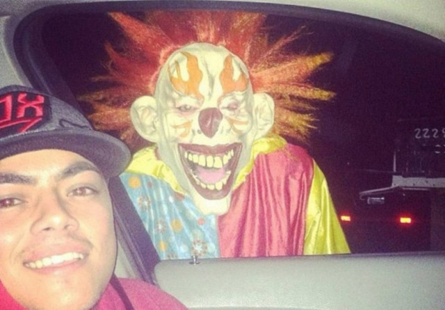 Κλόουν σπέρνουν τον τρόμο σε Ευρώπη και Αμερική! (vids+pics)