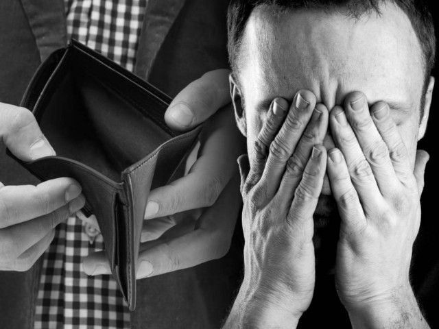 Αδειάζουν οι τσέπες των Ελλήνων