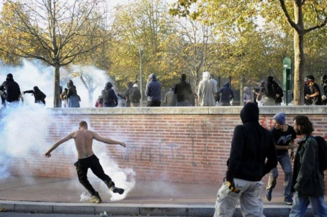 Γαλλία: Επεισόδια σε έξι πόλεις μετά το θάνατο ενός 21χρονου