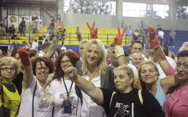 Στην αντεπίθεση η Ρένα Δούρου για τις καθαρίστριες