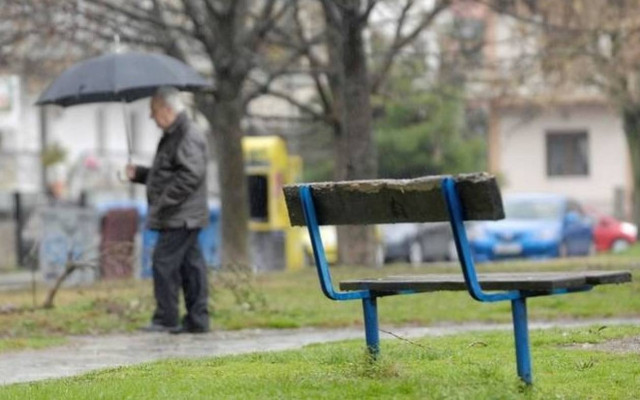 Weather on Friday: Clouds, rain