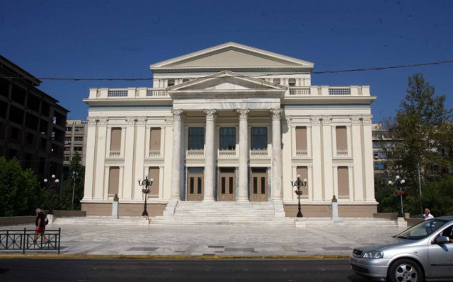 «Παράνομα φιλιά» στο Δημοτικό θέατρο Πειραιά