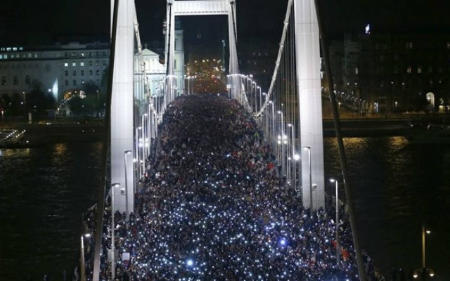 Ουγγαρία: Αποσύρεται το σχέδιο για επιβολή φόρου στο Διαδίκτυο