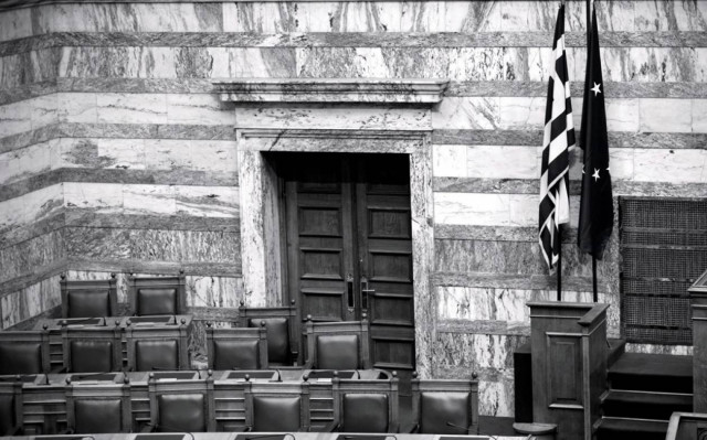 Επιχειρηματίας φακελώνει πολιτικούς και προειδοποιεί!