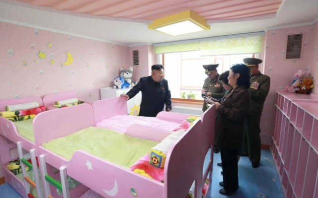 Κάτι δεν πάει καλά με την εικόνα του Κιμ Γιονγκ Ουν