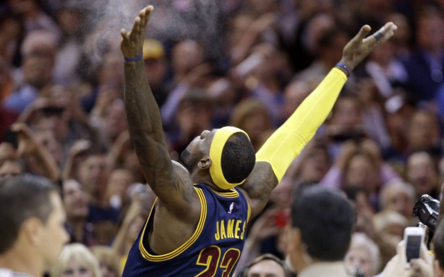 Η απίστευτη είσοδος του LeBron James!