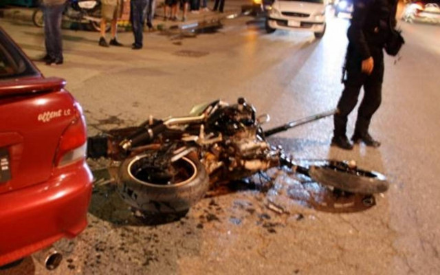 Τροχαίο με ΙΧ και μηχανή στη Λάρισα