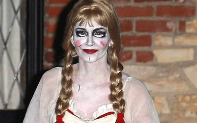 Τρομακτικό: Ποια σταρ κρύβεται πίσω από αυτή την αμφίεση;