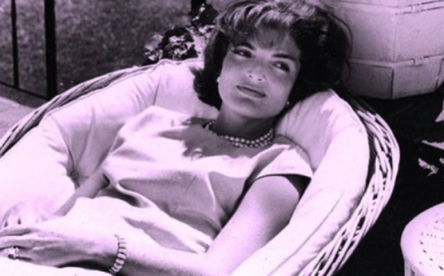 Αστρολογική επικαιρότητα, 1/11: Ο Ωνάσης, οι παπαράτσι και η Τζάκι