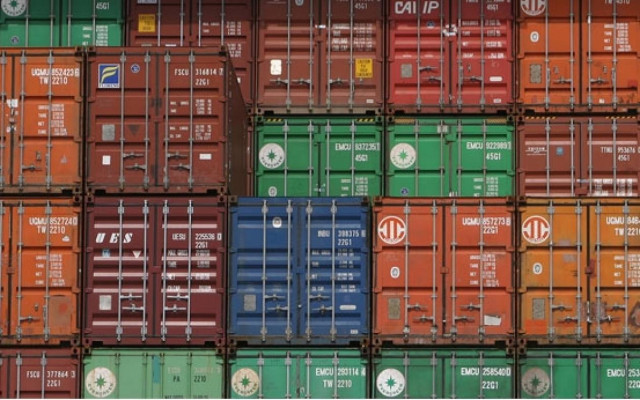 Containers που προοριζόταν για το ΙΣ κατέσχεσε η Κύπρος